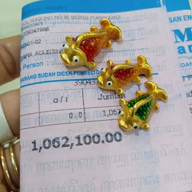 Emas hongkong 24 Karat 999 ikan koi keberuntungan