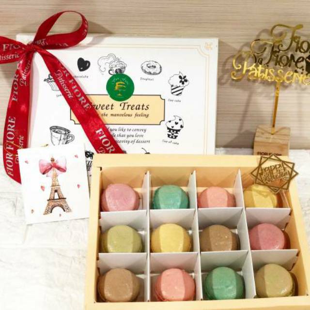 

MACARONS 12 PCS Premium Macaroon Macaroons Macaron GIFT SET HADIAH