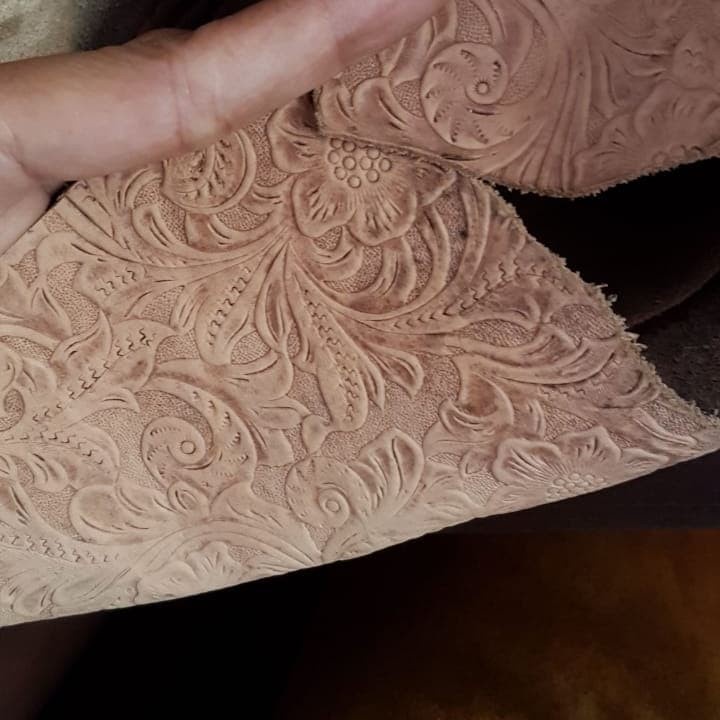 Kulit Sapi jenis EMBOS BATIK BUNGA