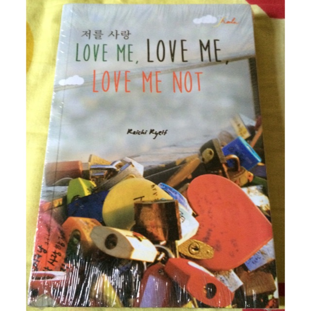 Novel Love me, love me, love me not