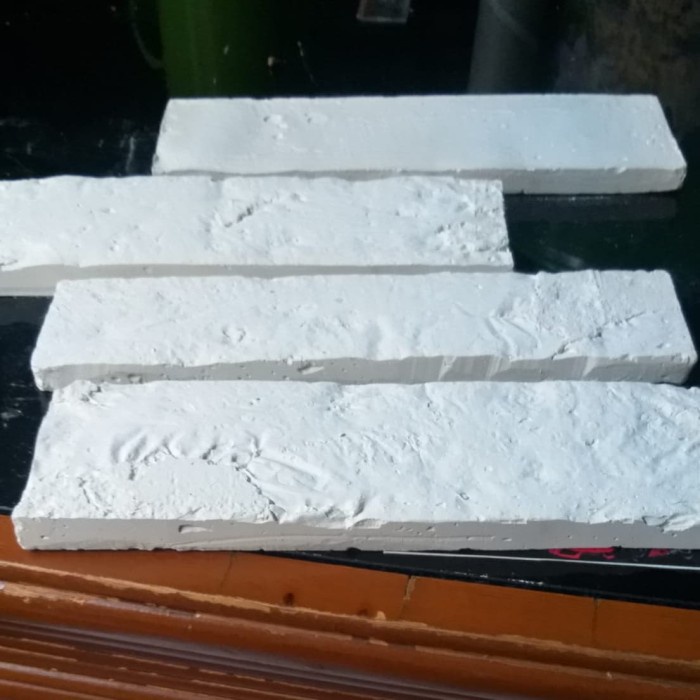 Bata Tempel Putih Clading - Putih