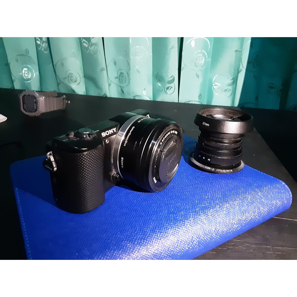 kamera sony a5000 (bekas) dengan lensa ori (rusak) dan bonus lensa fix 35mm 1,4