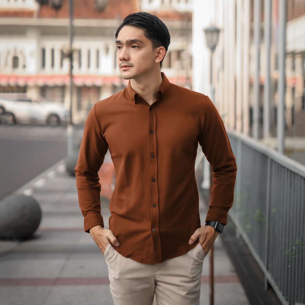 Kemeja Polos Casual Slimfit Pria Lengan Panjang Pique Size M - XXL LIGHT BROWN | BROGUY