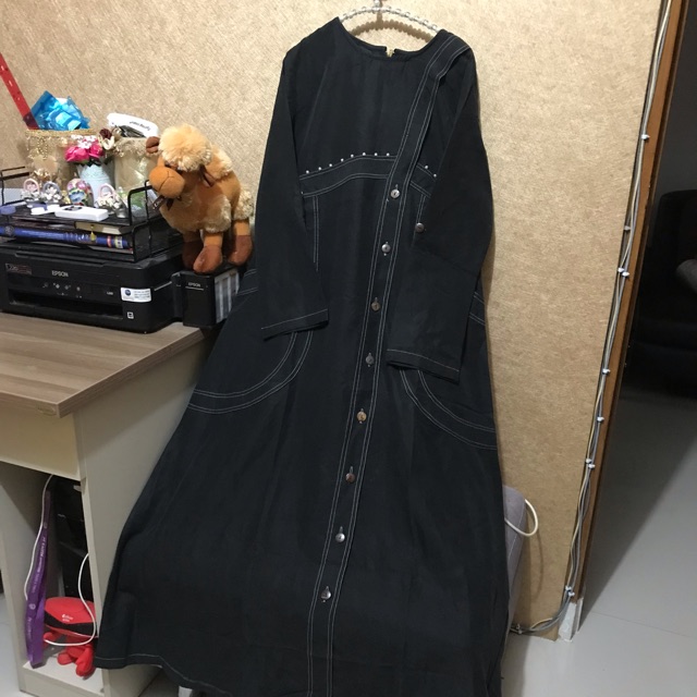 Preloved Sporty Branded Hitam Haji Gamis Syari Salur Garis Polos Dress Payung Umrah Rampel Layer