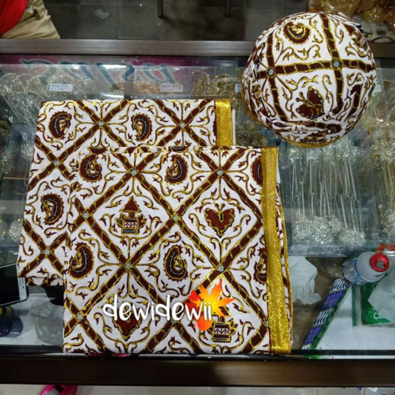 Sepasang Jarik Prodo Pengantin + Blangkon, Motif Sido luhur