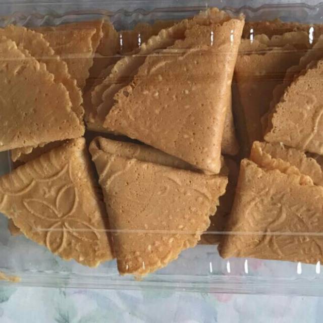 

Kue Semprong lipat