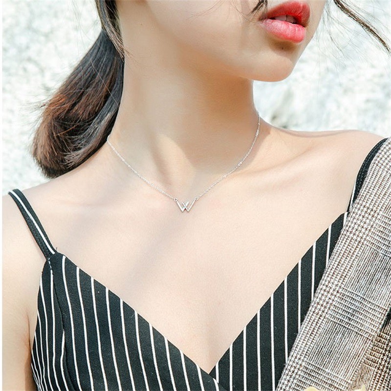 Kalung Rantai Klavikula Desain Huruf W Ganda Bahan Titanium Steel Gaya Jepang Korea Untuk Wanita