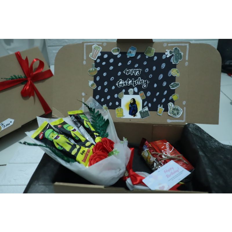 

buket snack coklat plus foto dikartunkan