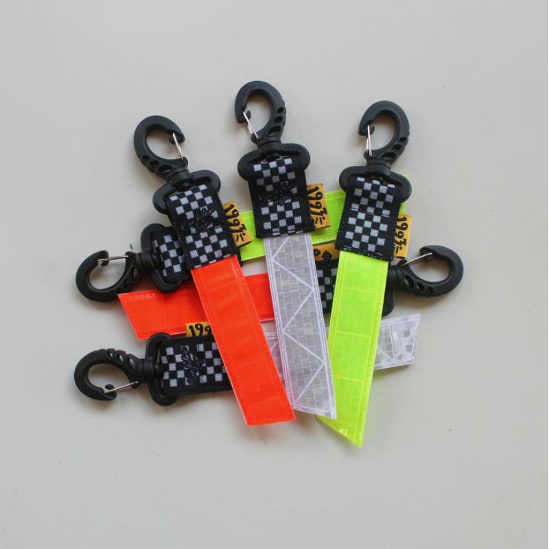 

Bike tag atau gantungan reflektor