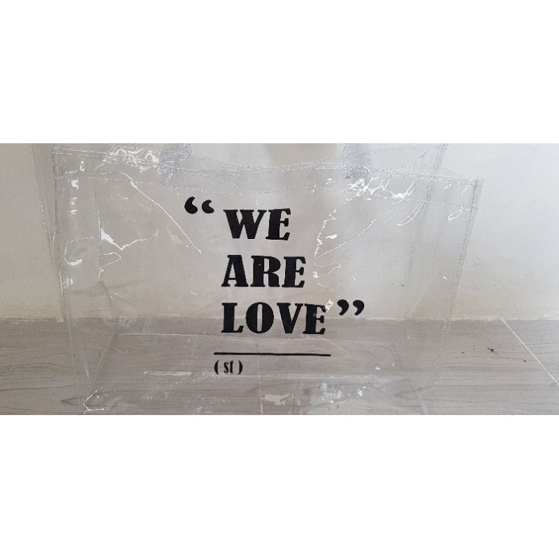 

Tas mika ukuran 30x25x20 (Sablon 1sisi 1warna)