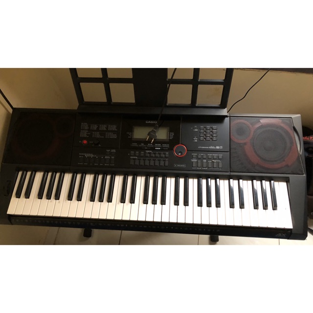 Dijual Keyboard casio Ct-x3000 bekas masih mulus kondisi 90% free stand