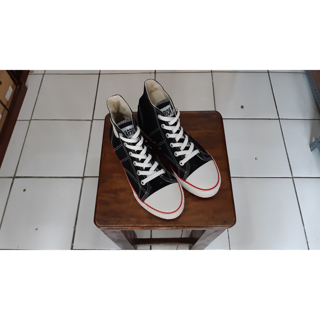 Sepatu Warrior Classic HC Black White (Warrior Classic High warna Hitam Putih)