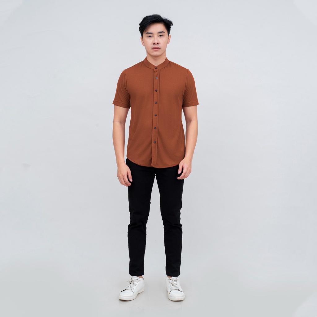 BROGUY Kemeja Pria Lengan Pendek Kerah Sanghai Casual Polos Slimfit Size M - XXL LIGHT BROWN