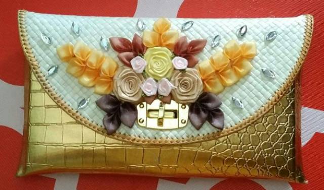 Dompet Pesta Kondangan Bunga Organdi Anyaman Pandan Croco Kunci Putar 28 x 17 cm