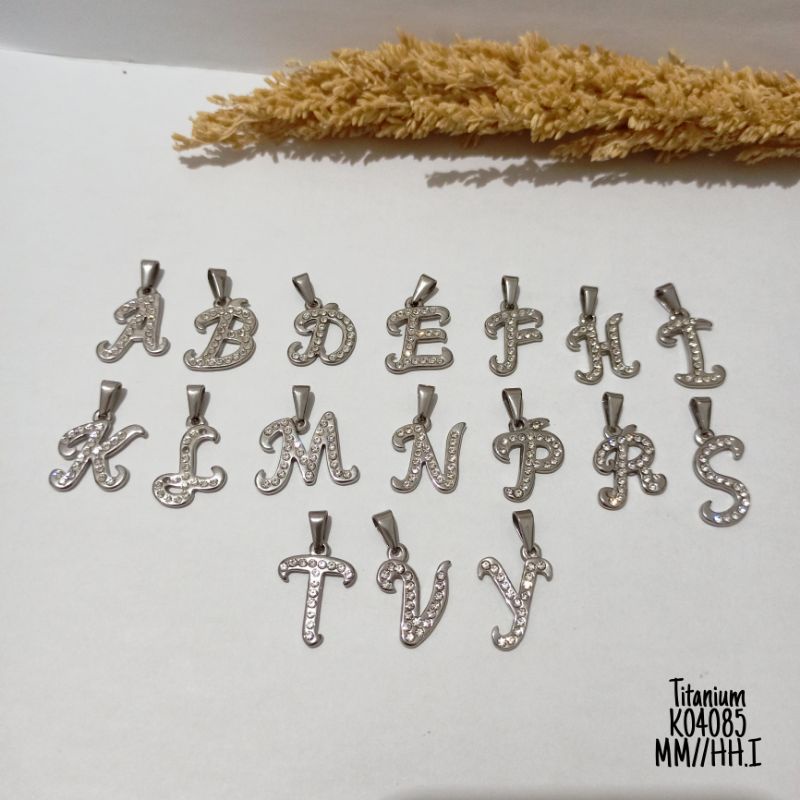 Kalung Titanium Huruf Inisial Latin Zircon K04085