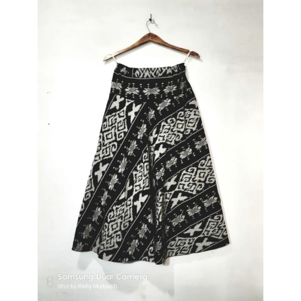 Rok tenun motif kembang gerimis terbaru R07