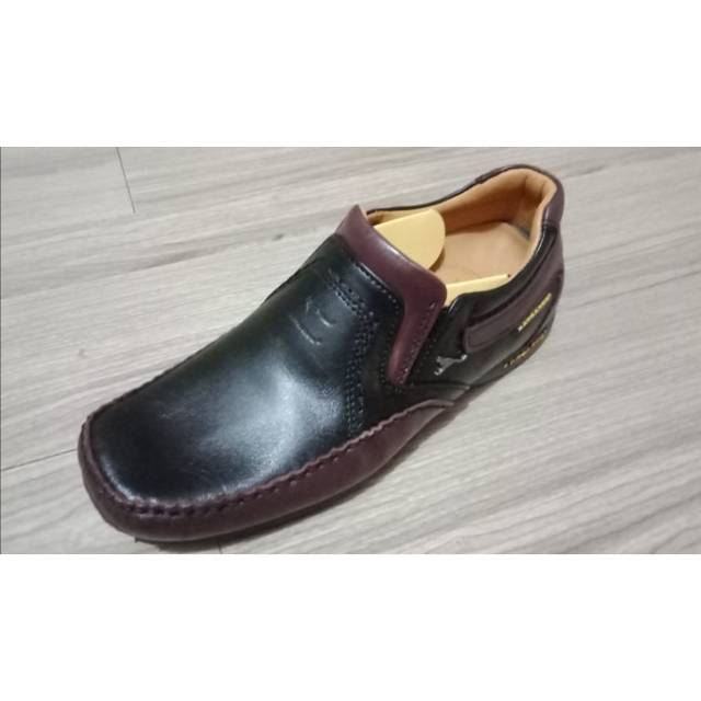 Sepatu Pria Kangaroo