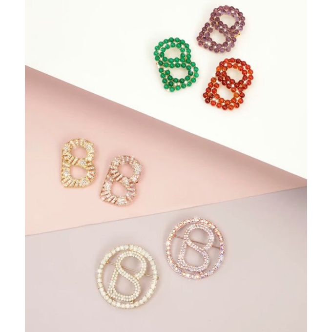 Buttonscarves Signature Star Flapper, Round Brooch