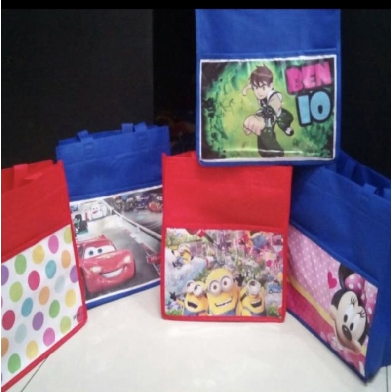 

Goodie Bag Handle Box Kartun uk 25x25x15 - Tas Spunbond Motif Kartun - Tas Kain Motif Kartun
