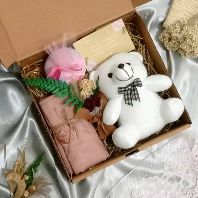 Kado Wisuda / Hampers Wisuda Paket Hijab
