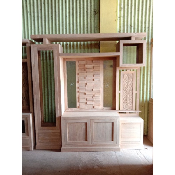 penyekat ruangan ukir