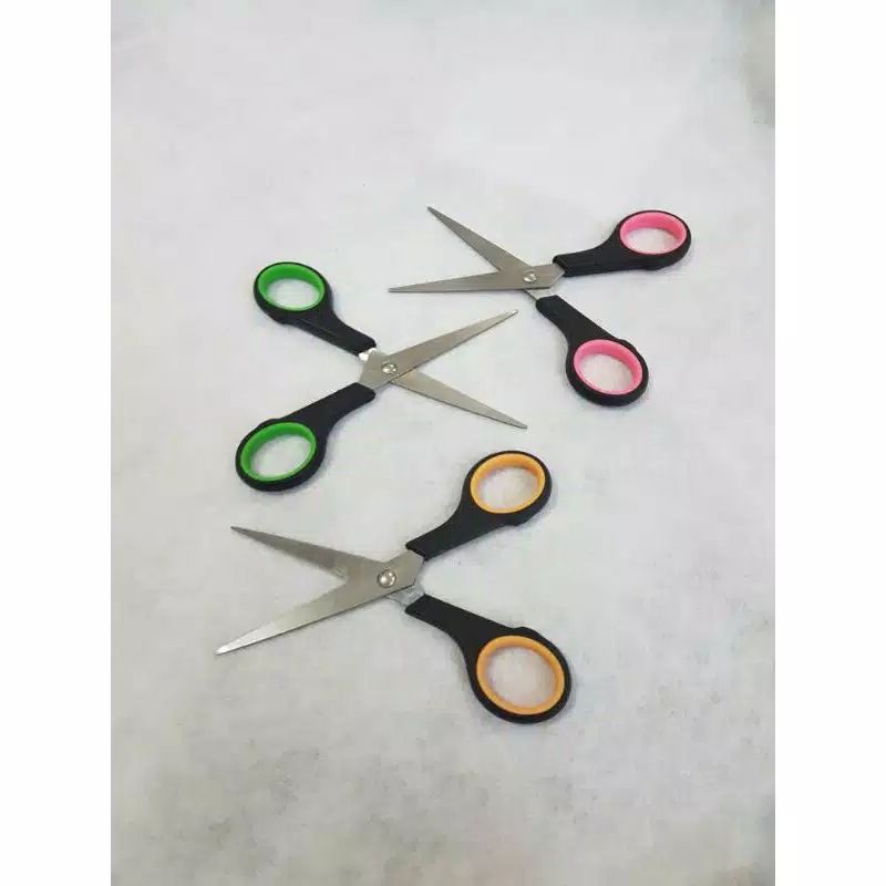

GUNTING STAINLESS STEEL ANTI KARAT UKURAN SEDANG 12CM