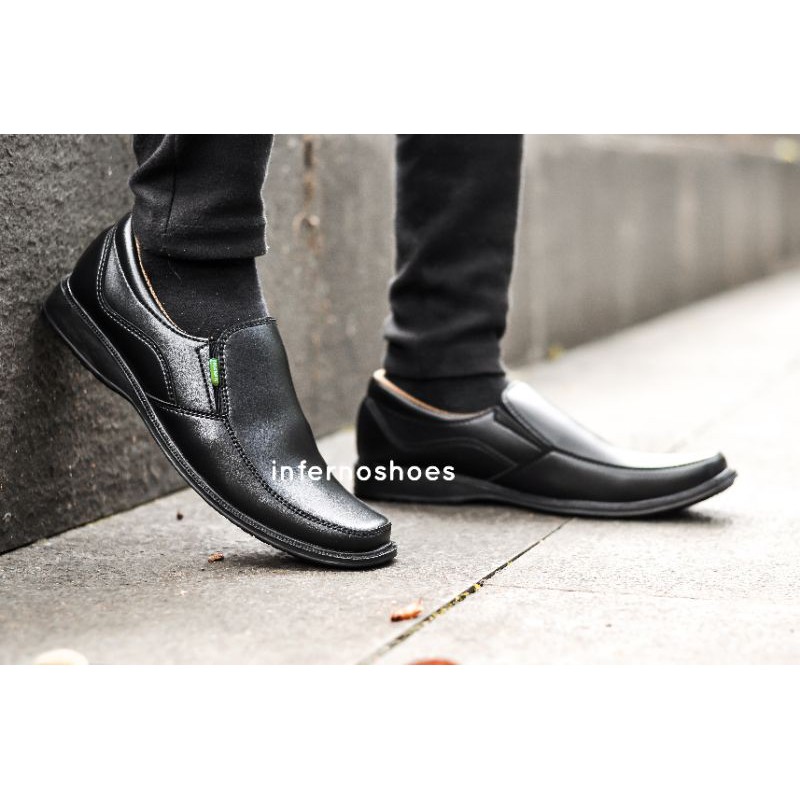 Sepatu Pantofel Hitam Pria Formal Kantor Leather Swedian Premium-3
