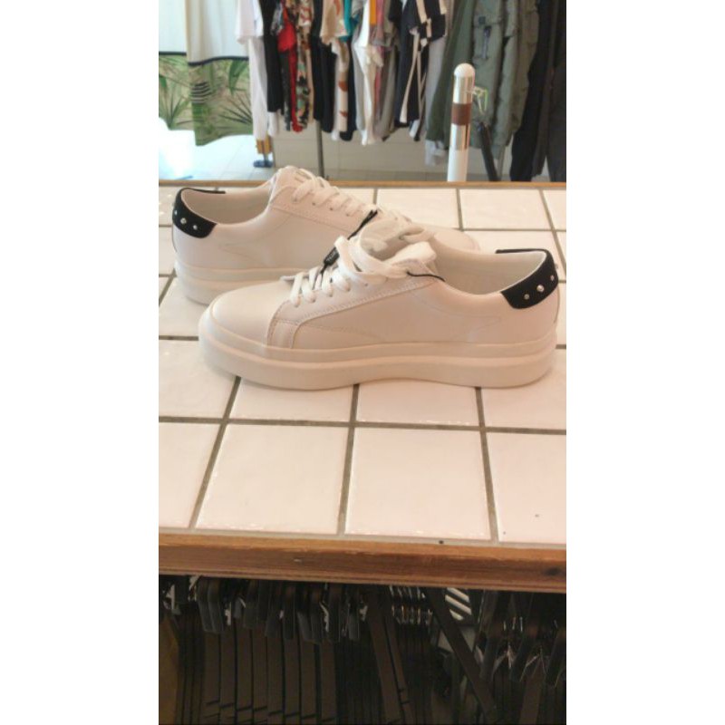 Pull and Bear Sepatu Kets Detail Stud Original