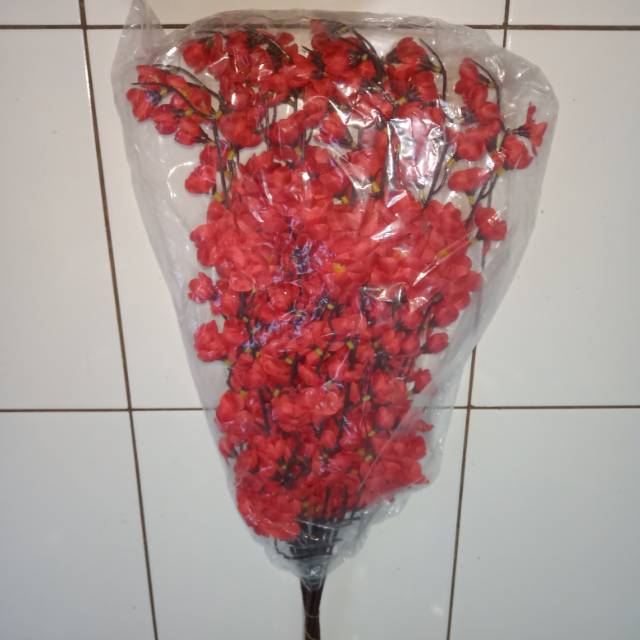 Daun Bunga Sakura Merah Tangkai Plastik Imitasi Palsu Daun Bunga Sakura Merah Tangkai Plastik Imitasi Palsu