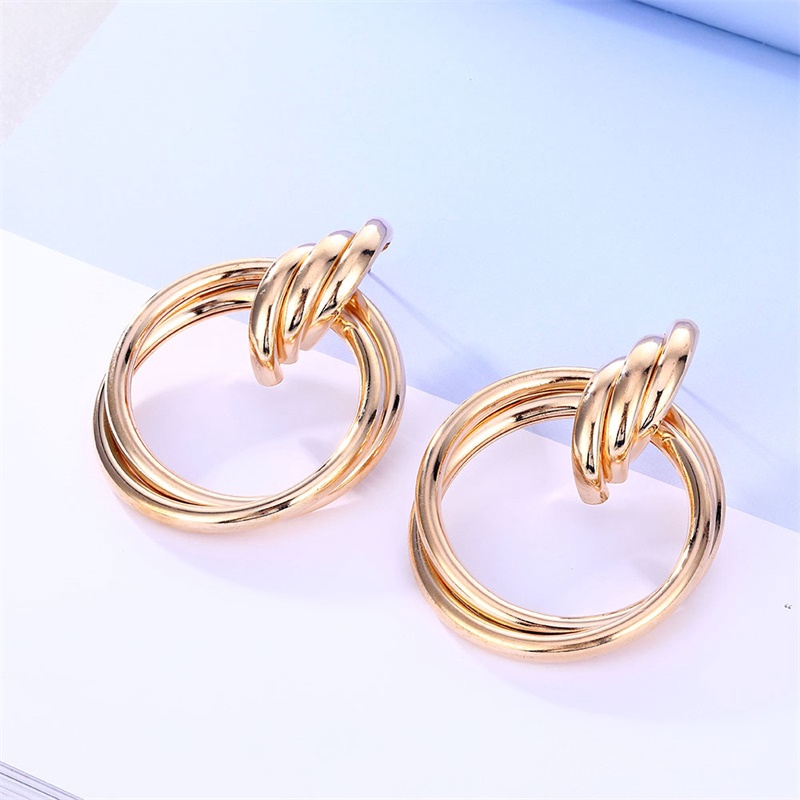 Anting Bentuk Lingkaran Besar Bahan Alloy Warna Emas Gaya Punk Untuk Wanita