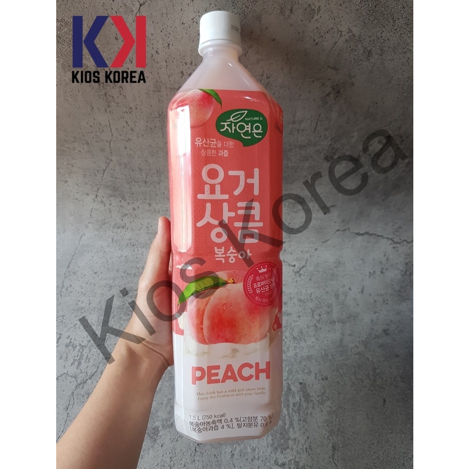 

Woongjin Zaiyeonun Yogurt Peach 1.5L - Minuman Yogurt Rasa Buah Persik Made in Korea