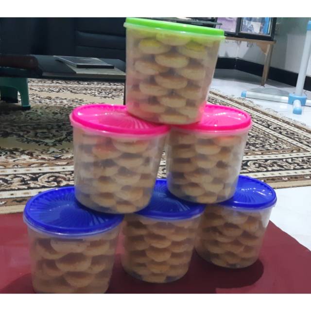 

Cemilan kucang (kue kacang)