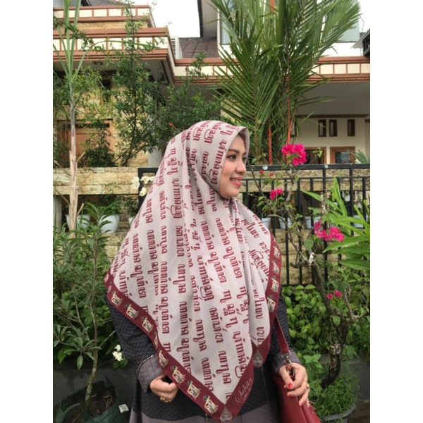 Jilbab Nawala Suhita/Jilbab segi empat