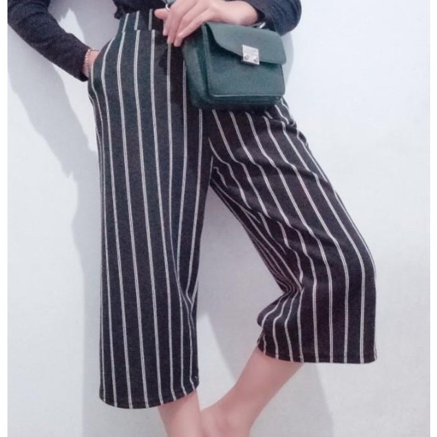 (COD) Celana Kulot Pendek Salur Stripe - Kulot 3/4 7/8 Motif Salur Bahan Crepe Wafel Wanita Murah