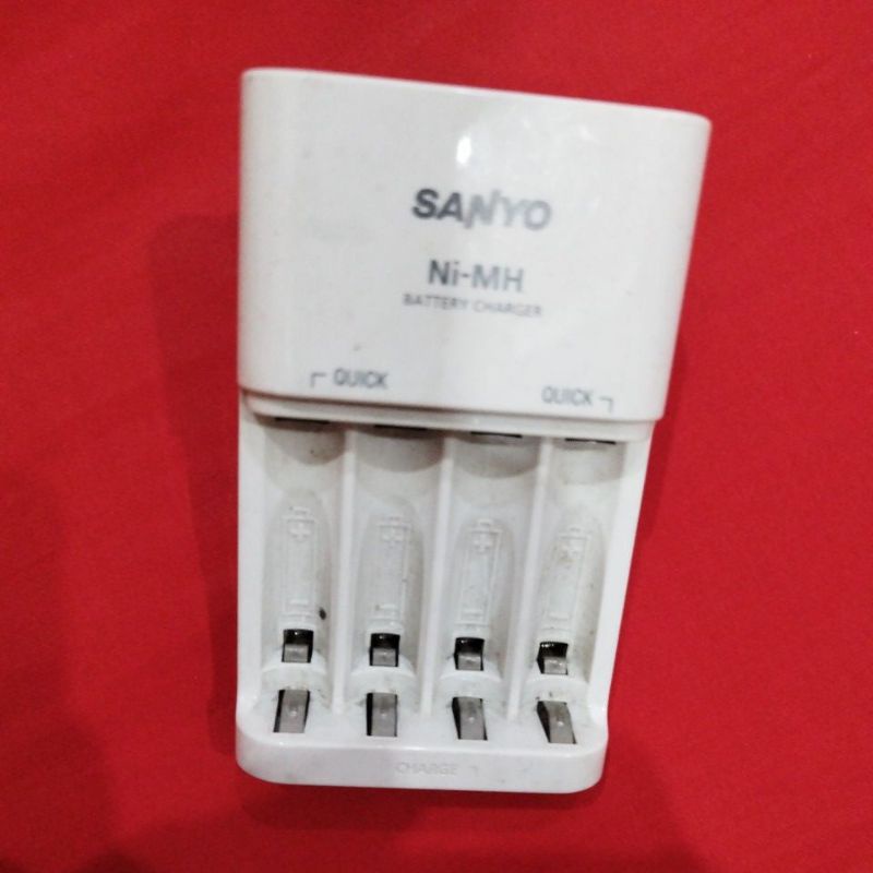 Charger Sanyo Batere AA / AAA