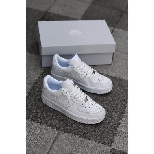 NIKE AIR FORCE 1 TRIPLE WHITE VIETNAM