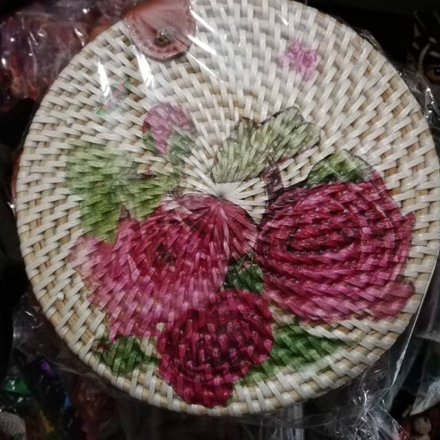Tas rotan motif bunga mawar