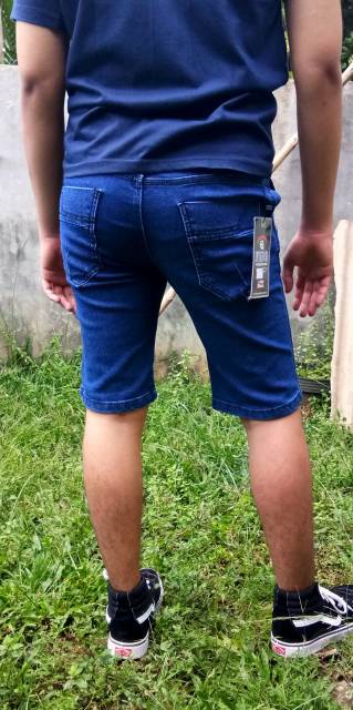 CELANA JEANS PENDEK PRIA