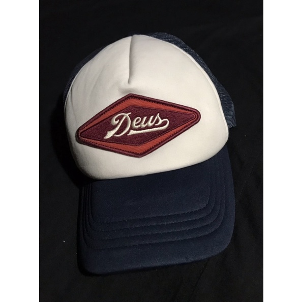 DEUS CAPS