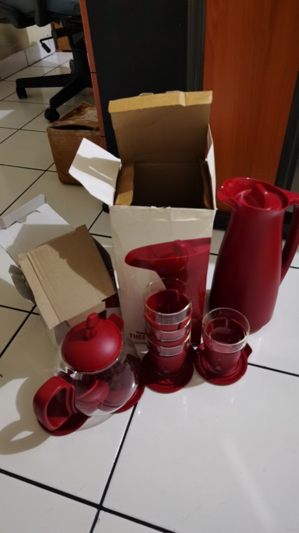 Teaz Me Tea Merah (set) Paket Lengkap Pitcher, Gelas & Thermos Tupwr