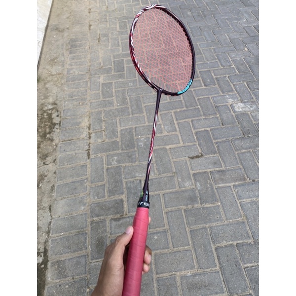 RAKET yonex astrox 100zz kurenai second like new