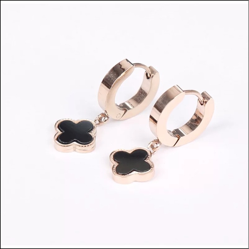 Anting Jepit Titanium Aksen Bunga Semanggi Tersedia Warna Rose Gold, Gold dan Silver