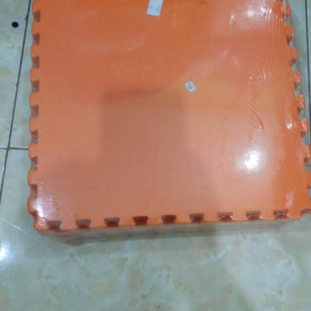 Karpet Puzzle Lantai Polos