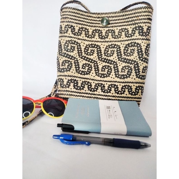 Tas Rotan Kecil Khas Dayak Kalimantan