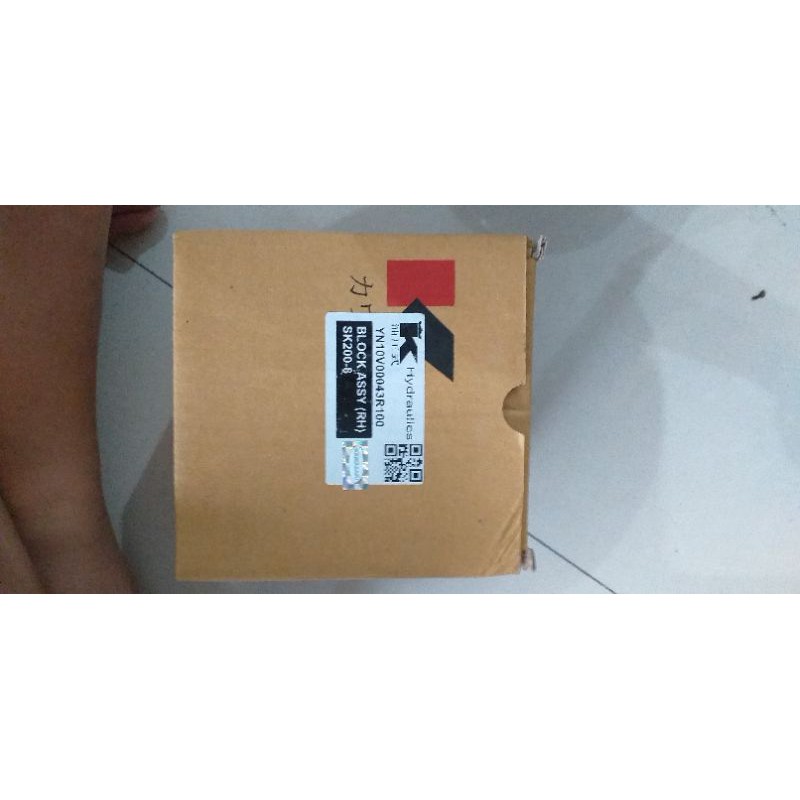 Block+valve plate RH SK200-8