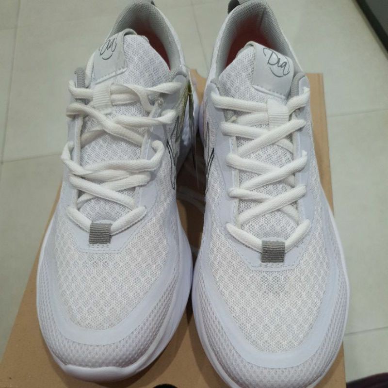 sepatu running eagle hybrid putih