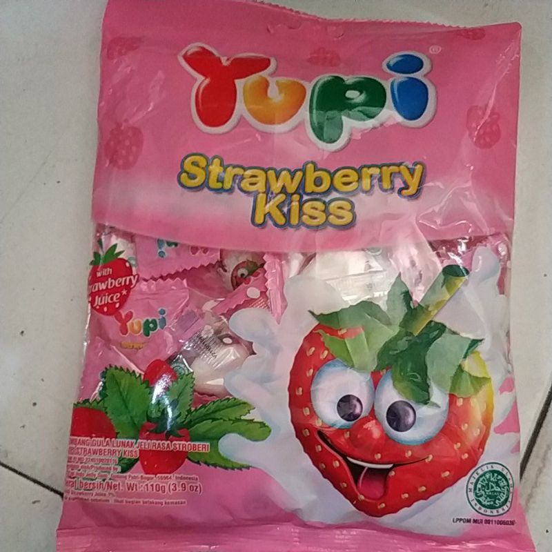 

permen yupi stawberry kiss 110 gr