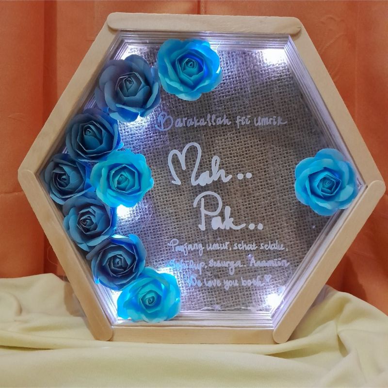 Kado estetik frame hexa (variasi bunga kertas)