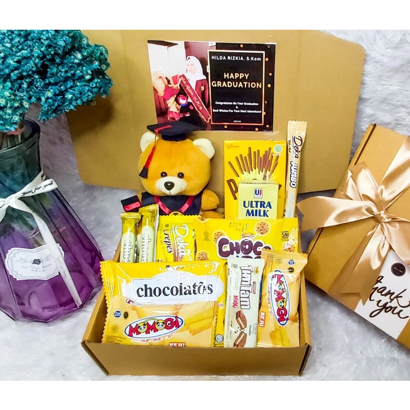 SNACK BOX Kado Wisuda / Hadiah Wisuda / Gift Box Graduation / Snack Box Graduation / Hadiah Graduation / Kado Graduation / Hadiah Kelulusan / Kado Kelulusan Sekolah / Hadiah Sempro / Kado Sempro / Hadiah Semhas / Kado Semhas / Buket Snack Wisuda