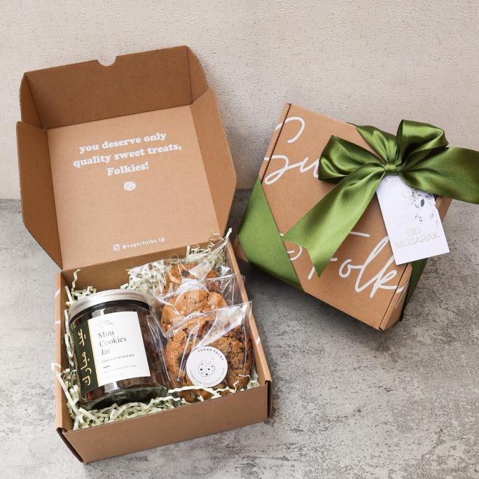 

Parsel Ramadan Hampers Saha Box 1 Mini Jar + 3Pcs Soft Cookies Lebaran - No Pre + No Pre, No Bubble